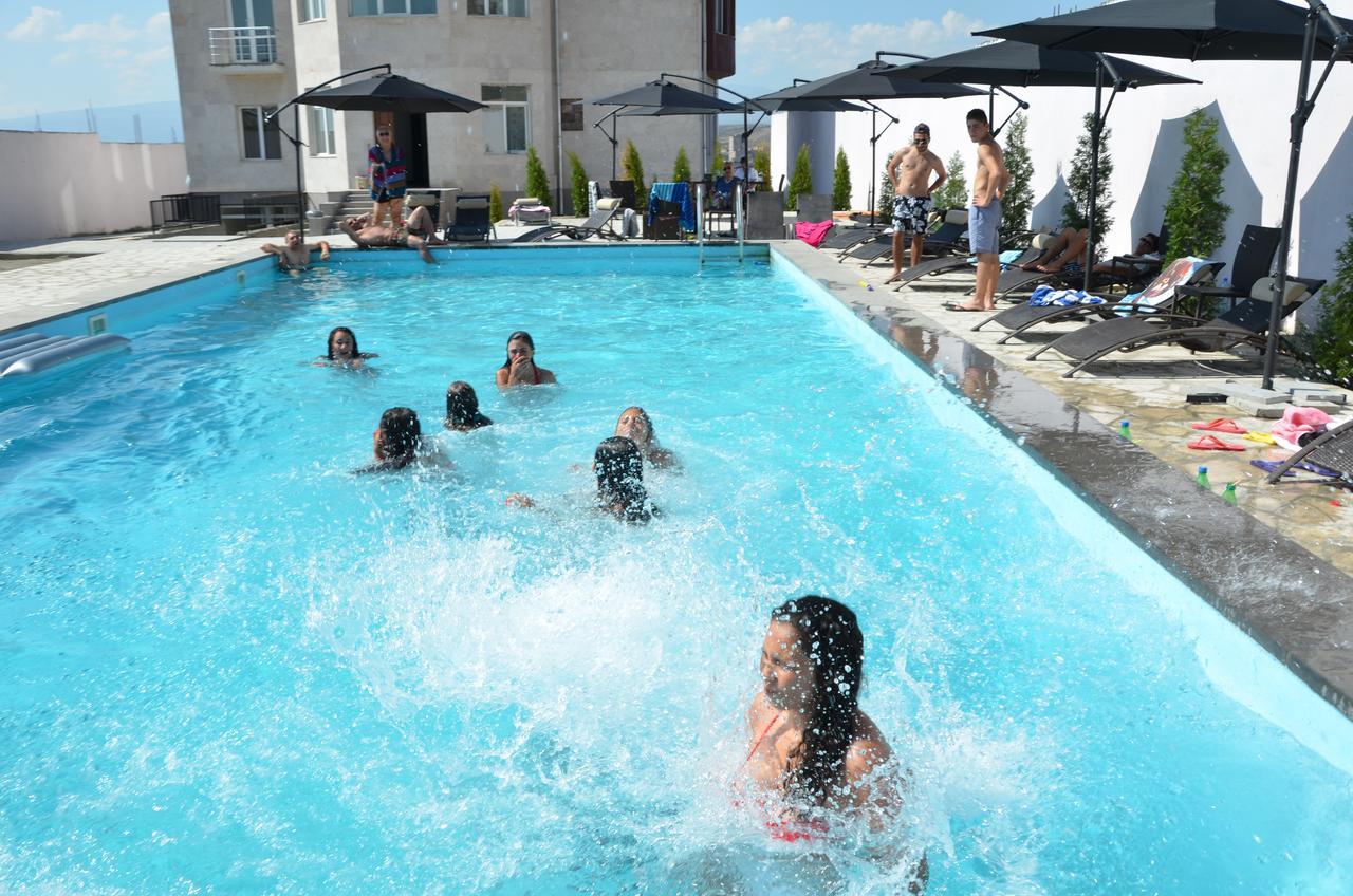 יירבאן Ossanna Hotel מראה חיצוני תמונה