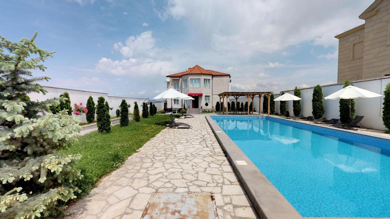 יירבאן Ossanna Hotel מראה חיצוני תמונה