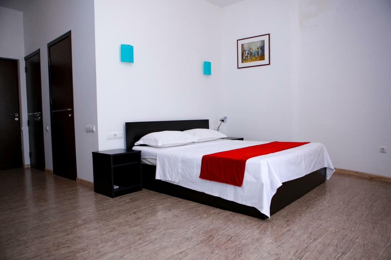 יירבאן Ossanna Hotel מראה חיצוני תמונה